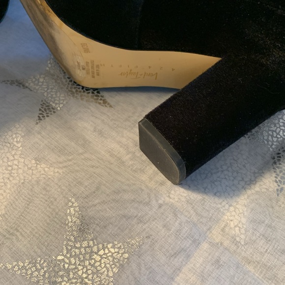 Lord & Taylor 424 Fifth collection suede ankle boots - Picture 4 of 8